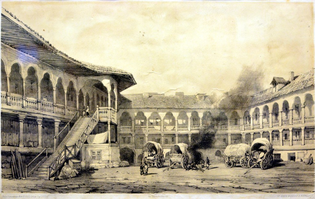 Curtea Hanului lui Manuc din București, cu galerii de lemn pe două niveluri și căruțe, litografie din 1841