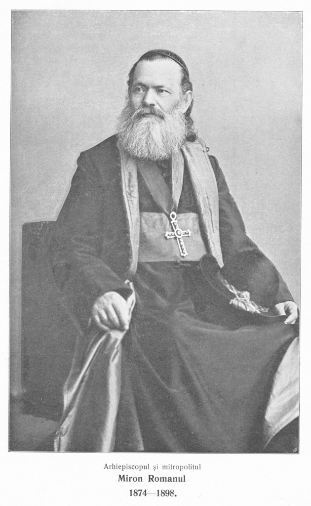 Portret fotografic al mitropolitului Miron Romanul, așezat, cu cruce pectorală